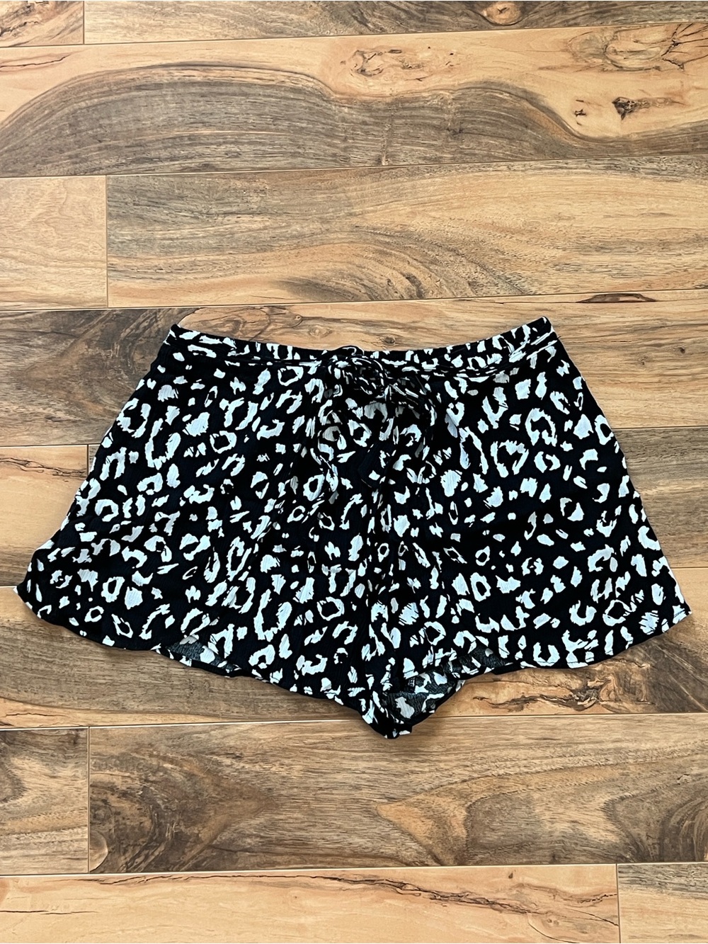 Lulus Yana Leopard Tie Front Shorts Black White Wrap High Waist Women’s Large